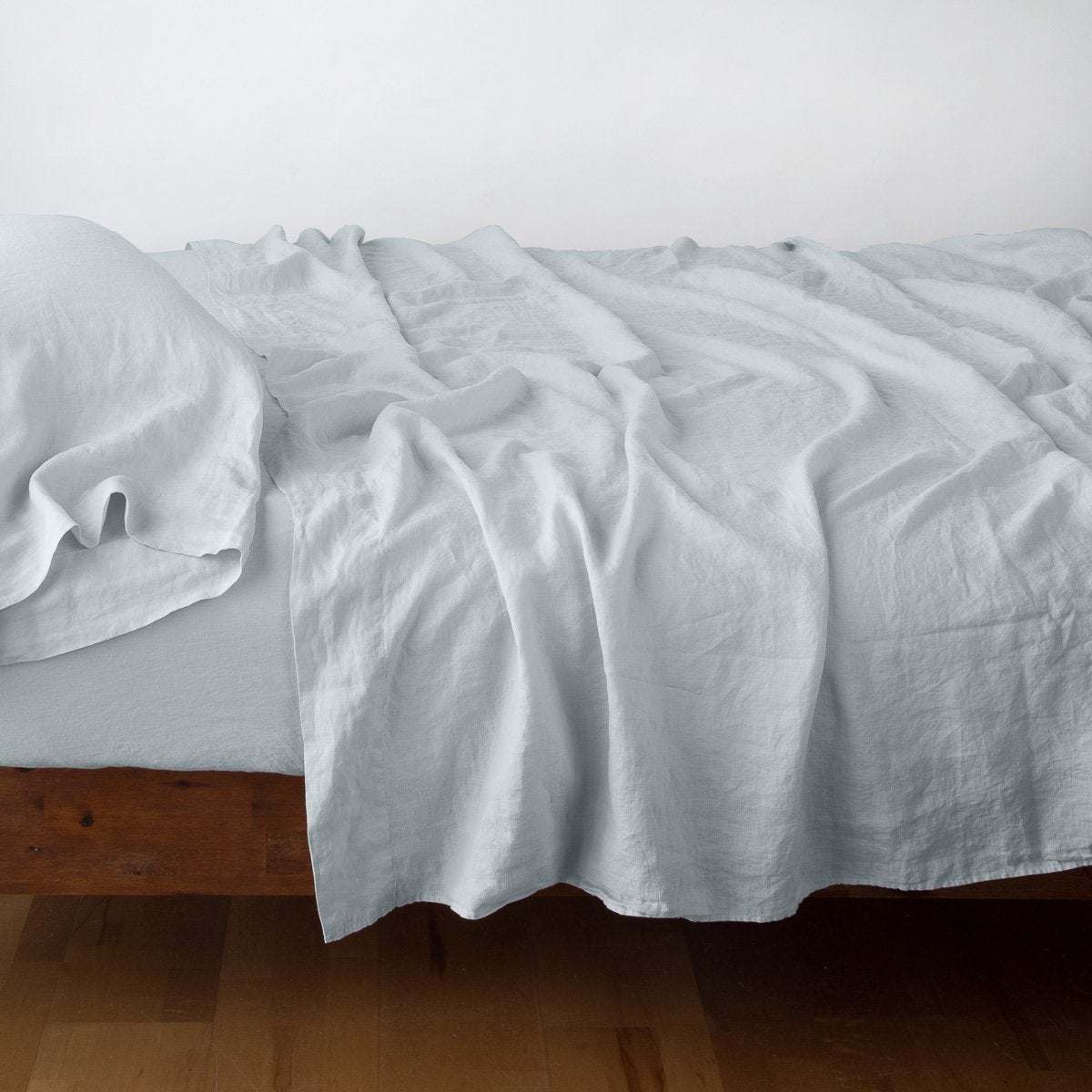 Cloud: sleeping pillow with matching rumpled sheeting - side view.
