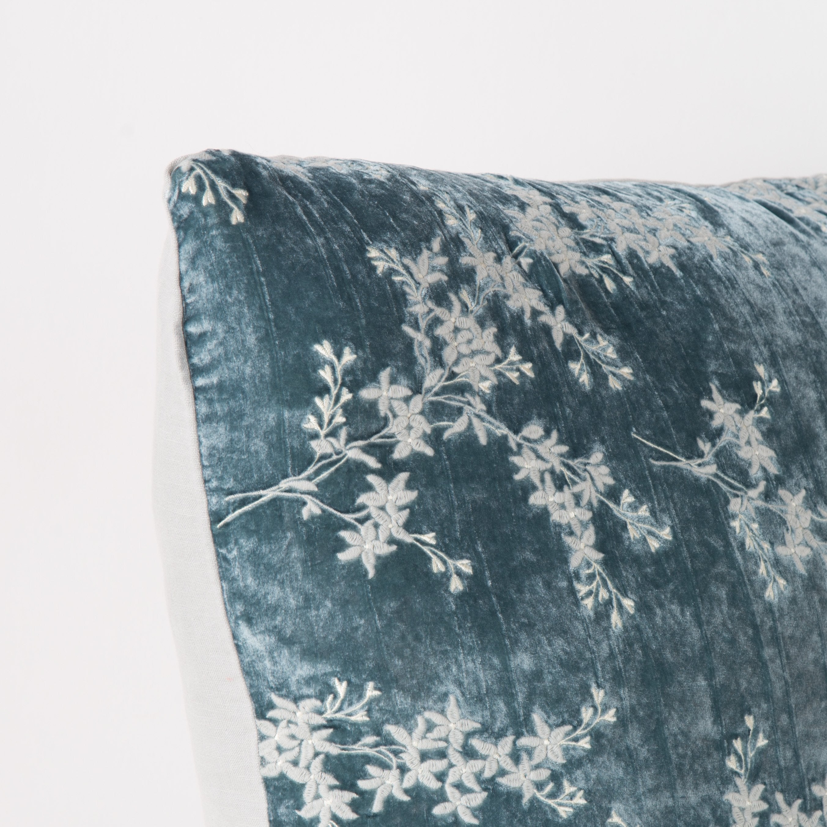 Mineral: Corner detail close-up, highlighting two-tone embroidery and linen back.