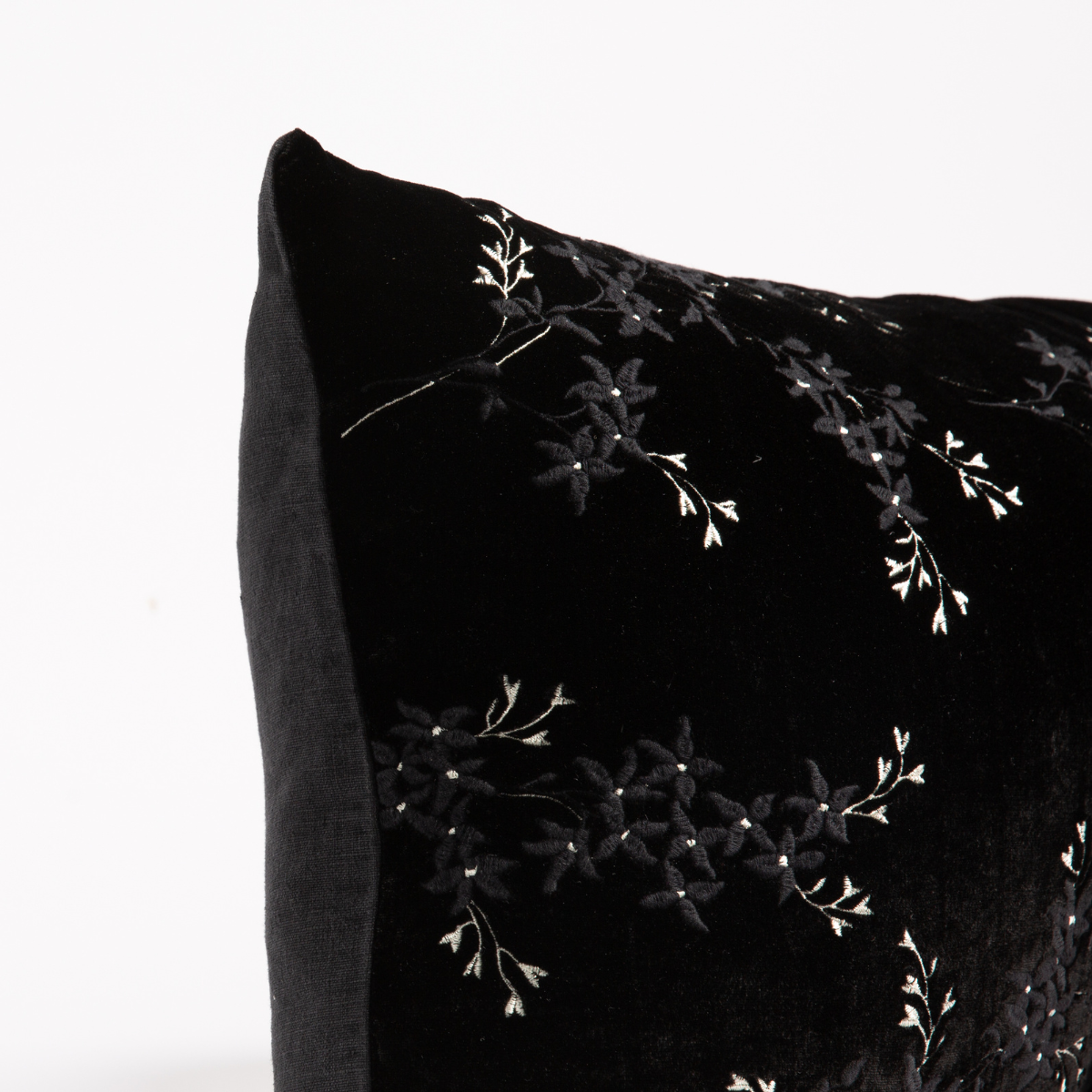 Corvino: Corner detail close-up, highlighting two-tone embroidery and linen back.