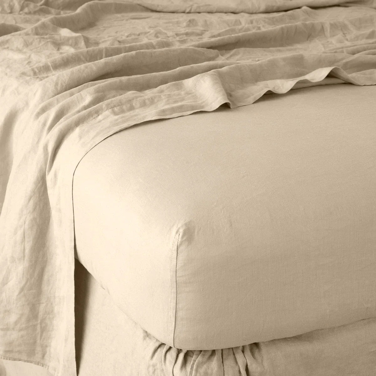 Honeycomb: close up of fitted sheet with matching rumpled flat sheet - corner view.