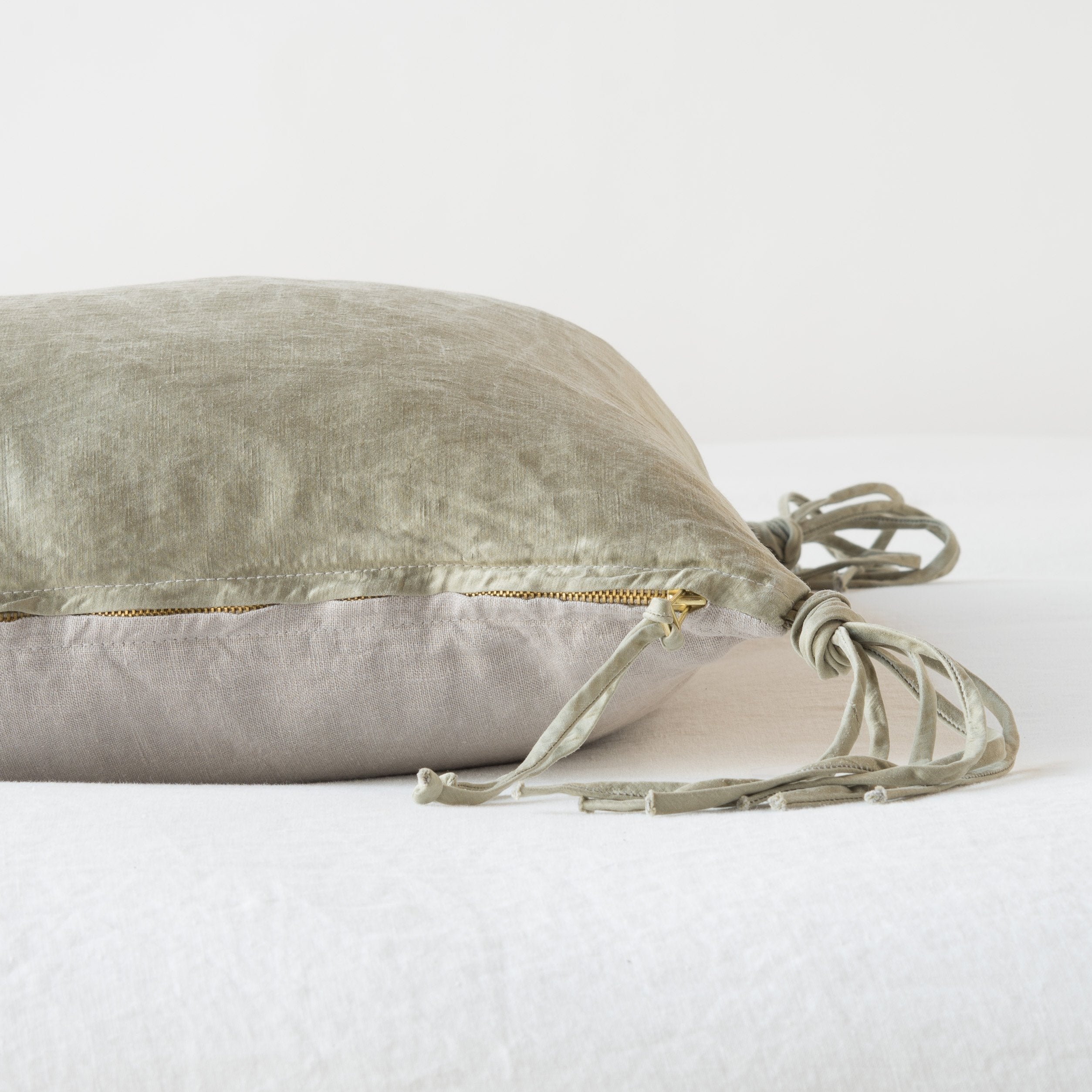Fog: Close-up side vew featuring brass zipper with charmeuse pull and linen back.