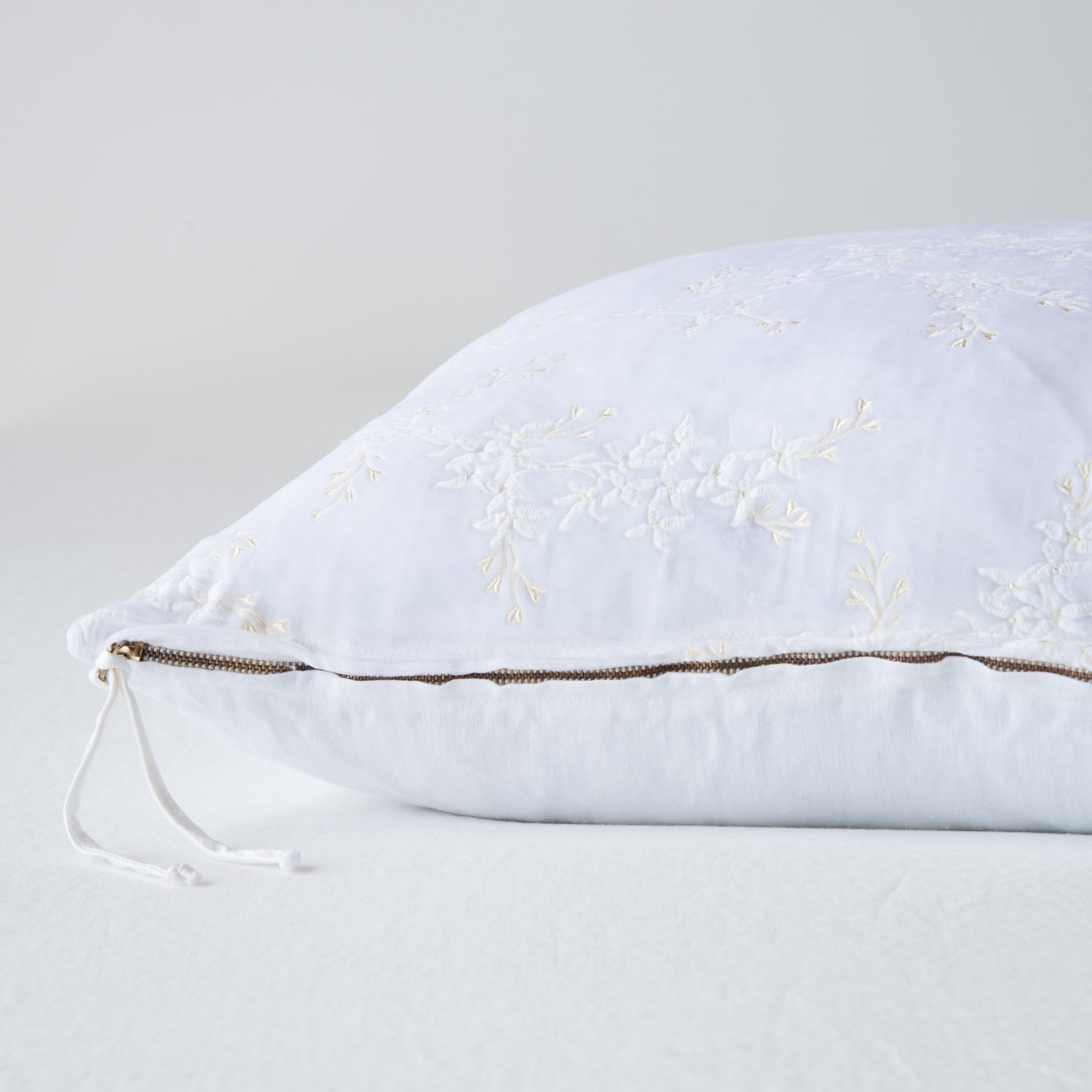 White: Close-up side vew featuring brass zipper with charmeuse pull, and linen back.