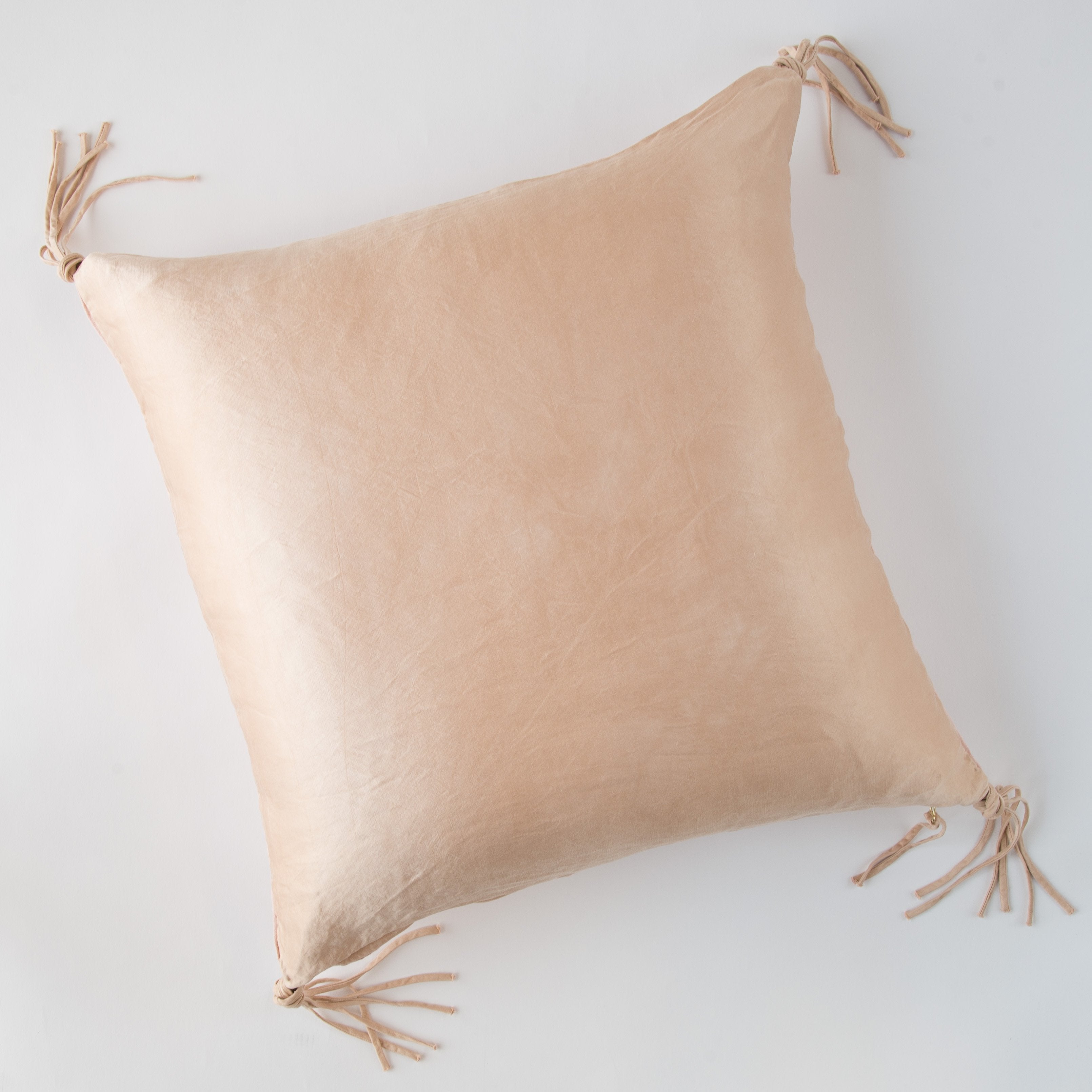 [allvariants]: Taline sham on a white background - rouge, overhead view.
