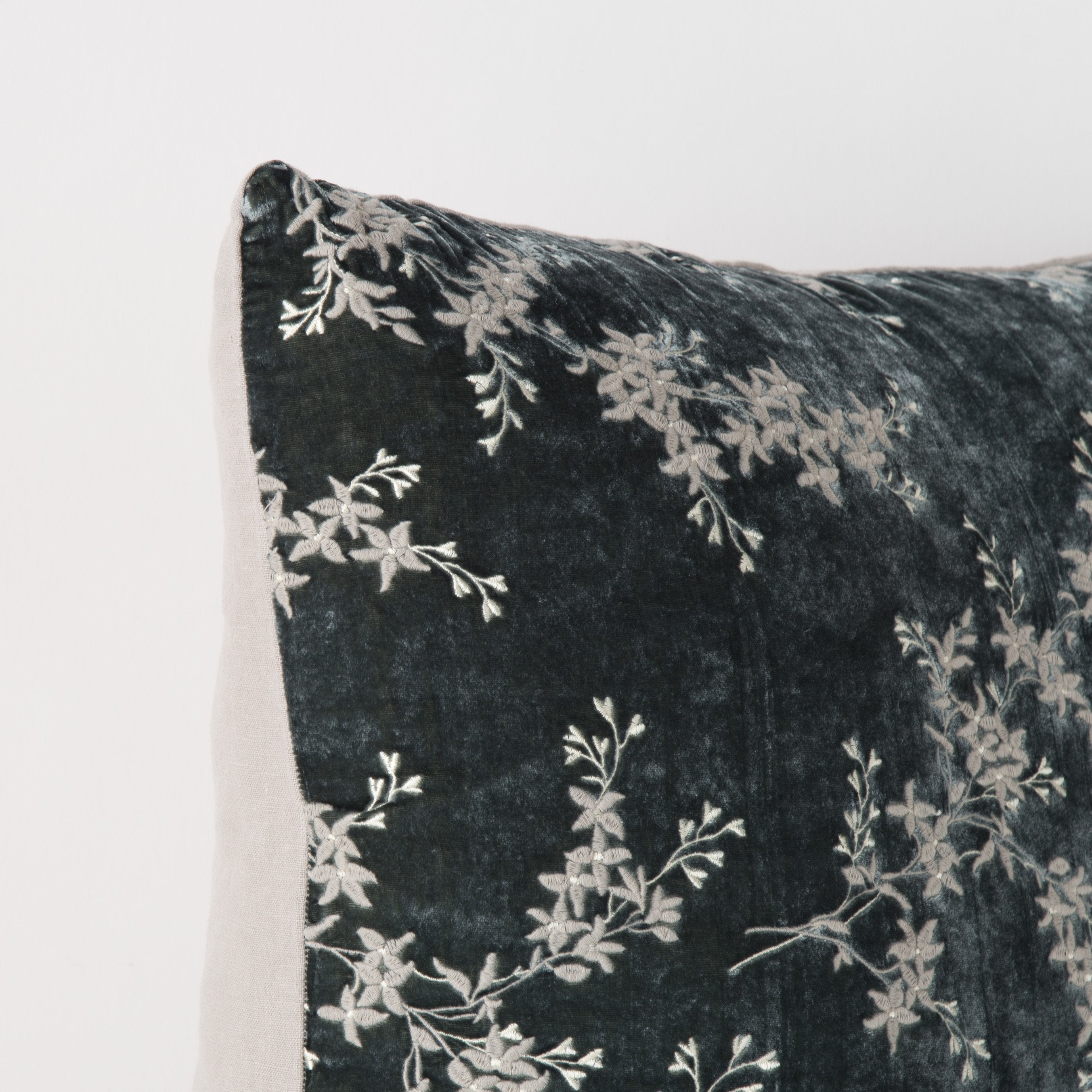Fog: Corner detail close-up, highlighting two-tone embroidery and linen back.