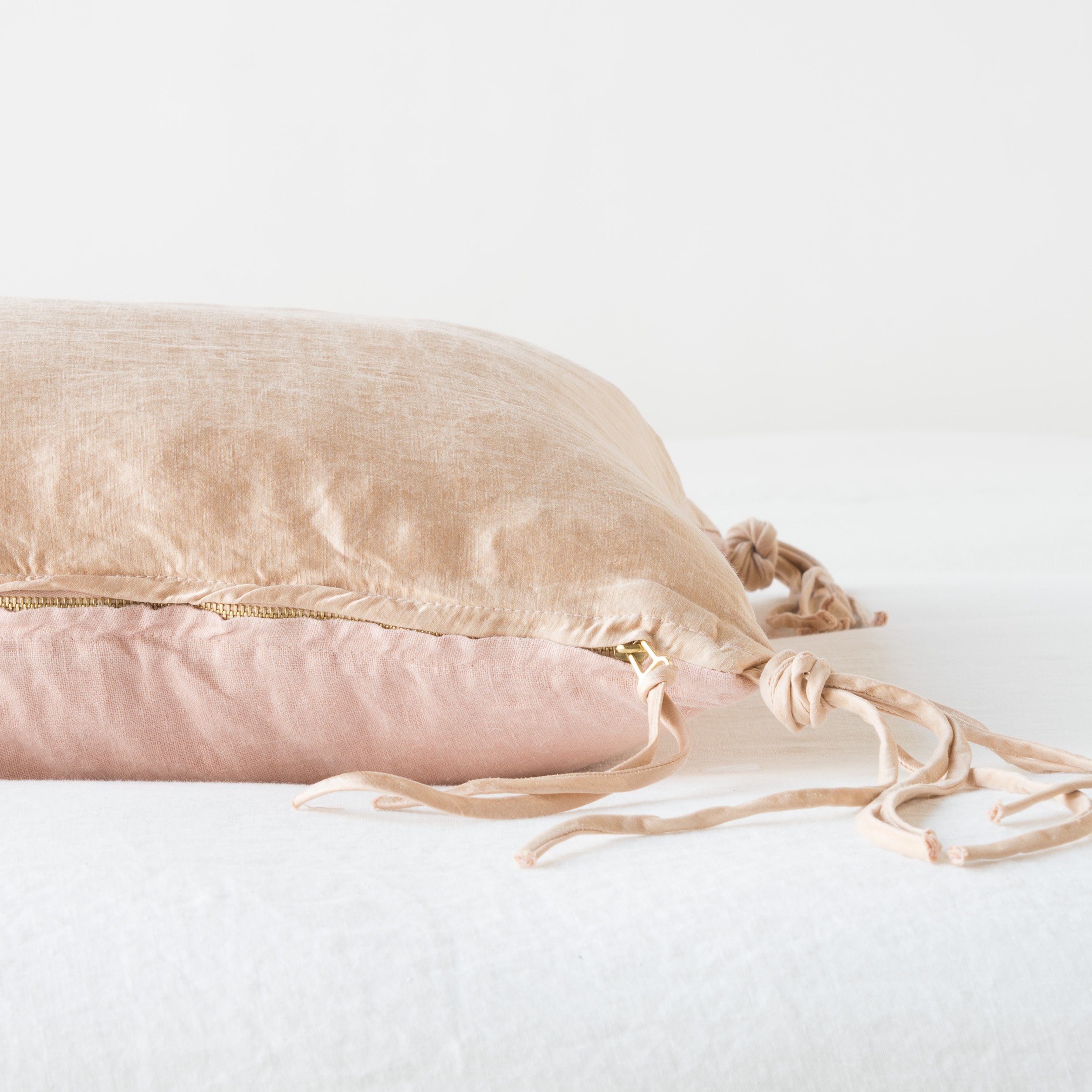 Rouge: Close-up side vew featuring brass zipper with charmeuse pull and linen back.